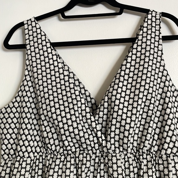 OLD NAVY BLACK AND WHITE SPRING / SUMMER  DRESS. - Picture 3 of 11